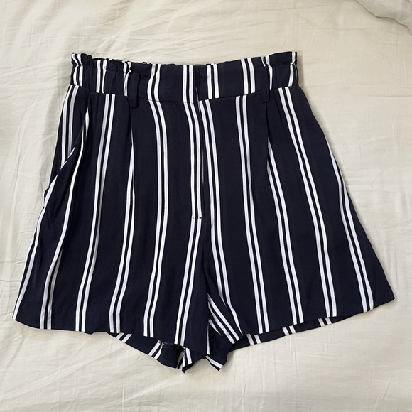 H&M Nautical Stripe Paperbag Shorts, Size 2, Navy/White - Picture 2 of 11